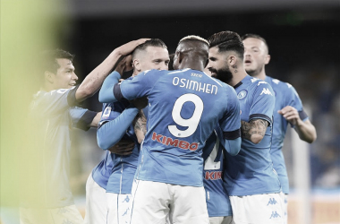 Insigne alcança marca centenária, Napoli goleia Udinese e
encaminha vaga na UCL