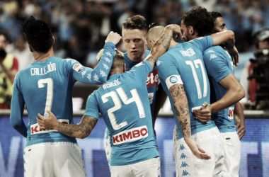 Gabbiadini y Hamsik mantienen al Nápoles en la pelea