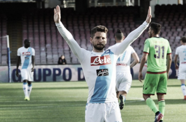 Napoli abusa del Crotone para olvidarse de la Champions