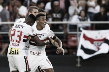 David Neres festeja primeiro gol entre os profissionais: "Emoção muito grande"