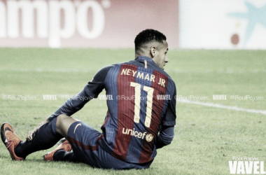 Neymar gana el asalto a Messi