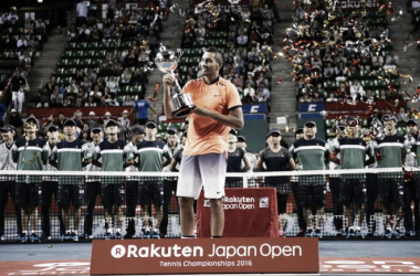 Kyrgios se corona en Japón