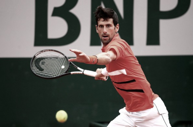 Djokovic camina firme en París