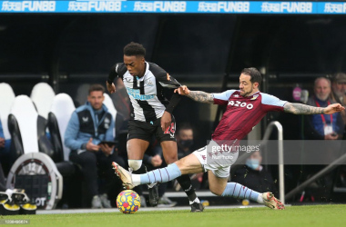 Joe Willock clashes with Danny Ings - Image courtesy of Getty Images (NurPhoto)
