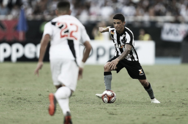 Análise: recuado, Renatinho é peça chave em jogo de pressão alta do Botafogo