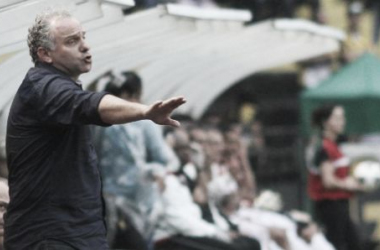 Treinador do Criciúma assume responsabilidade pela derrota: "Peço desculpas aos torcedores"