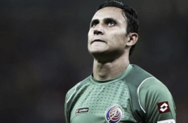 Keylor Navas vence con Costa Rica en un partido de muchos goles