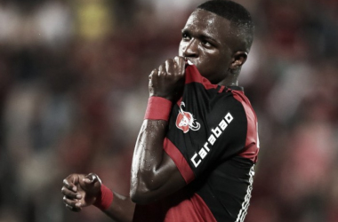 Autor de gol da vitória, Vinicius Junior evita pensar no Real Madrid: "Foco no Flamengo"