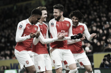 Walcott y Giroud lideran la goleada