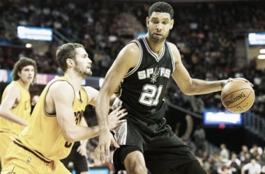 Resumen NBA: los Spurs asaltan Cleveland y los Lakers suman su segunda victoria consecutiva