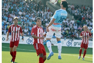 Lucena CF 1 - 0 Huracán Valencia: los celestes dan primero