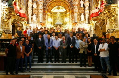 Ofrenda floral a la Virgen de Las Angustias del Granada CF y su equipo femenino