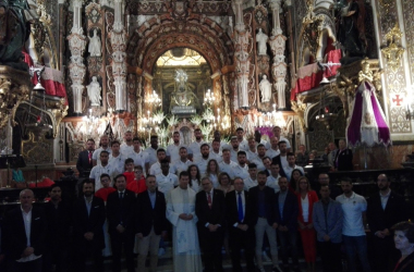 El Granada CF lleva su ofrenda floral a la Virgen de Las Angustias