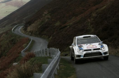 WRC - Rally Galles, giorno 2: Latvala esce, Ogier leader solitario