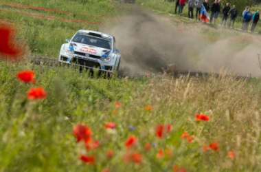 Sebastien Ogier se exhibe en Polonia