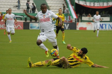 El Once goleó y es puntero de la liga