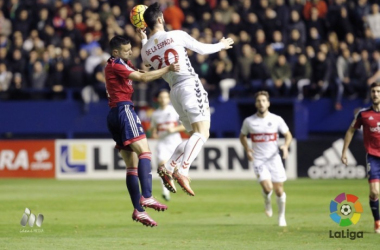 El Nàstic supera la difícil prueba de El Sadar arañando un empate