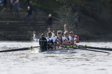 Oxford thrash Cambridge in first new women&#039;s boat race