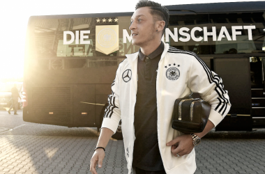 Özil renuncia a la selección de Alemania