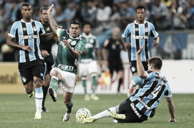 Palmeiras e Grêmio se enfrentam buscando manutenção no G-4