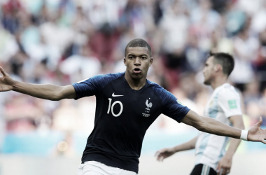 Un gran Mbappé lleva a Francia a los cuartos de final