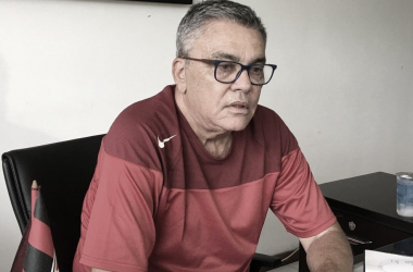 Presidente do Vitória, Paulo Carneiro nega interesse no atacante Santiago Tréllez