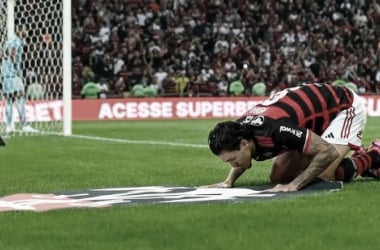 Flamengo vence o Cruzeiro e continua líder do Brasileirão