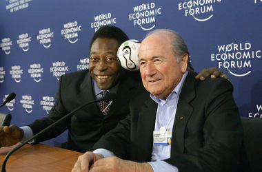 Pelé le pide un tope salarial a FIFA