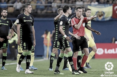 El VAR decide cambiar el partido del Betis