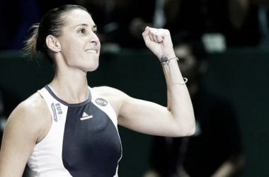 Pennetta prolonga su sueño a base de garra