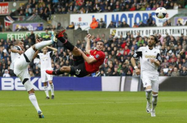 Dupla de ataque brilha e Manchester United goleia o Swansea fora de casa