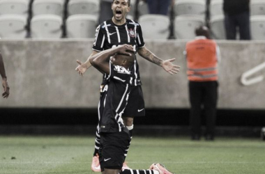 Petros aponta semana livre como fator decisivo para vitória do Corinthians no clássico: "Santos estava desgastado"