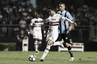 Após empate, Petros acredita em apoio da torcida para São Paulo subir na tabela