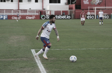 Rossi reclama da arbitragem e estádio com
torcedores após vitória do Bahia