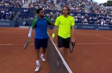 Fils accede a semifinales tras retirada de Tsitsipas por lesión