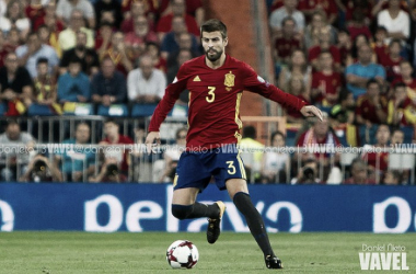 La Roja golea &#039;pitando&#039; a Piqué