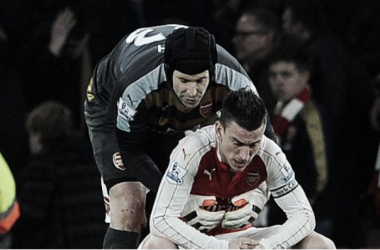 Cech y Koscielny, bajas para el derbi