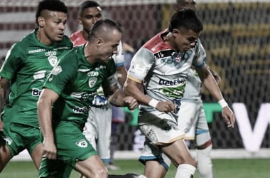 Fortaleza ganó en el último minuto y se aferra a la clasificación