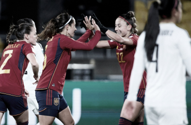 España cumple en su debut en el Mundial
