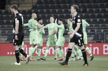 VfL Wolfsburg superó de visita 3-0 a Arminia Bielefeld