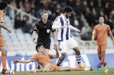 La Real manda ante el Valencia en Anoeta