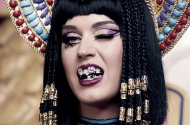 Katy Perry cabalga hasta la cima de las listas a lomos de su &quot;Dark Horse&quot;