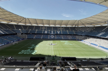 El Volksparkstadion en el homenaje por el fallecimientos del mito Uwe Seeler. / Fuente: @HSV