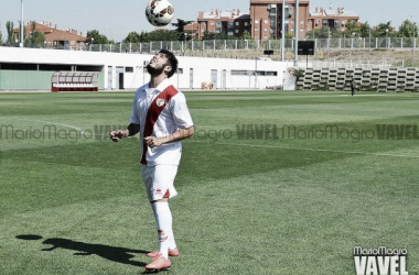 Fotos e imágenes de la presentación de Alejandro Pozuelo como nuevo jugador del Rayo Vallecano