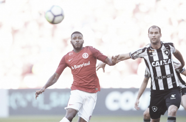 Em duelo decisivo na parte de cima da tabela, Internacional visita o Botafogo