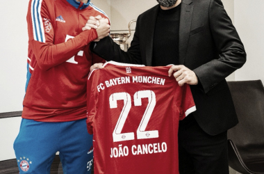 Presentación de Joao Cancelo con el Bayern // Fuente: Bayern München