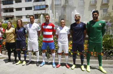 Las camisetas del Granada CF 2019/20, presentadas en un paseo