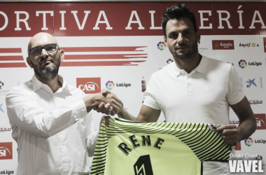 René Román: "El Almería es uno de los clubes grandes de la categoría"