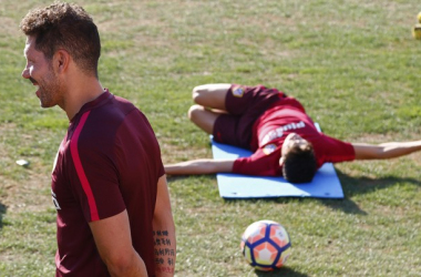 Godín y Giménez, únicas ausencias en el entrenamiento de Simeone