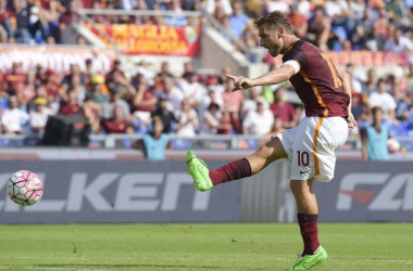 El gol 300 de Totti no basta para regalar la victoria a la Roma